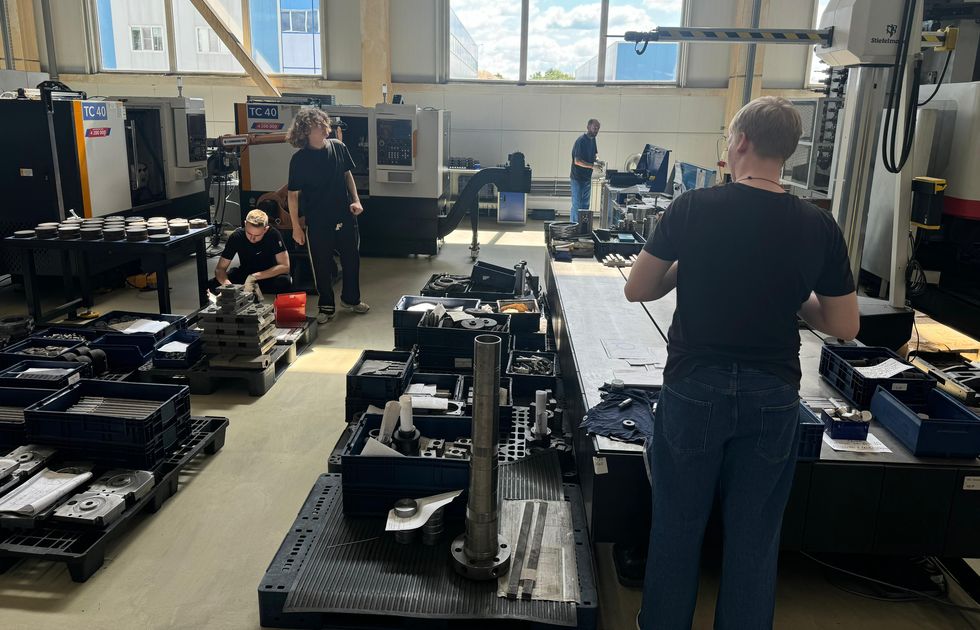Студенты ПГУ проходят практику на станкостроительном заводе